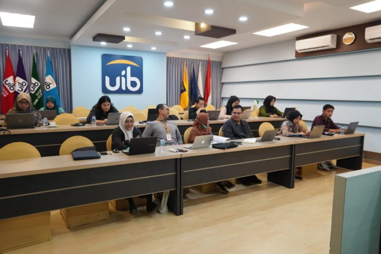 Lokakarya Penyusunan Bahan Ajar Hukum Bisnis dengan Metode Case-Based