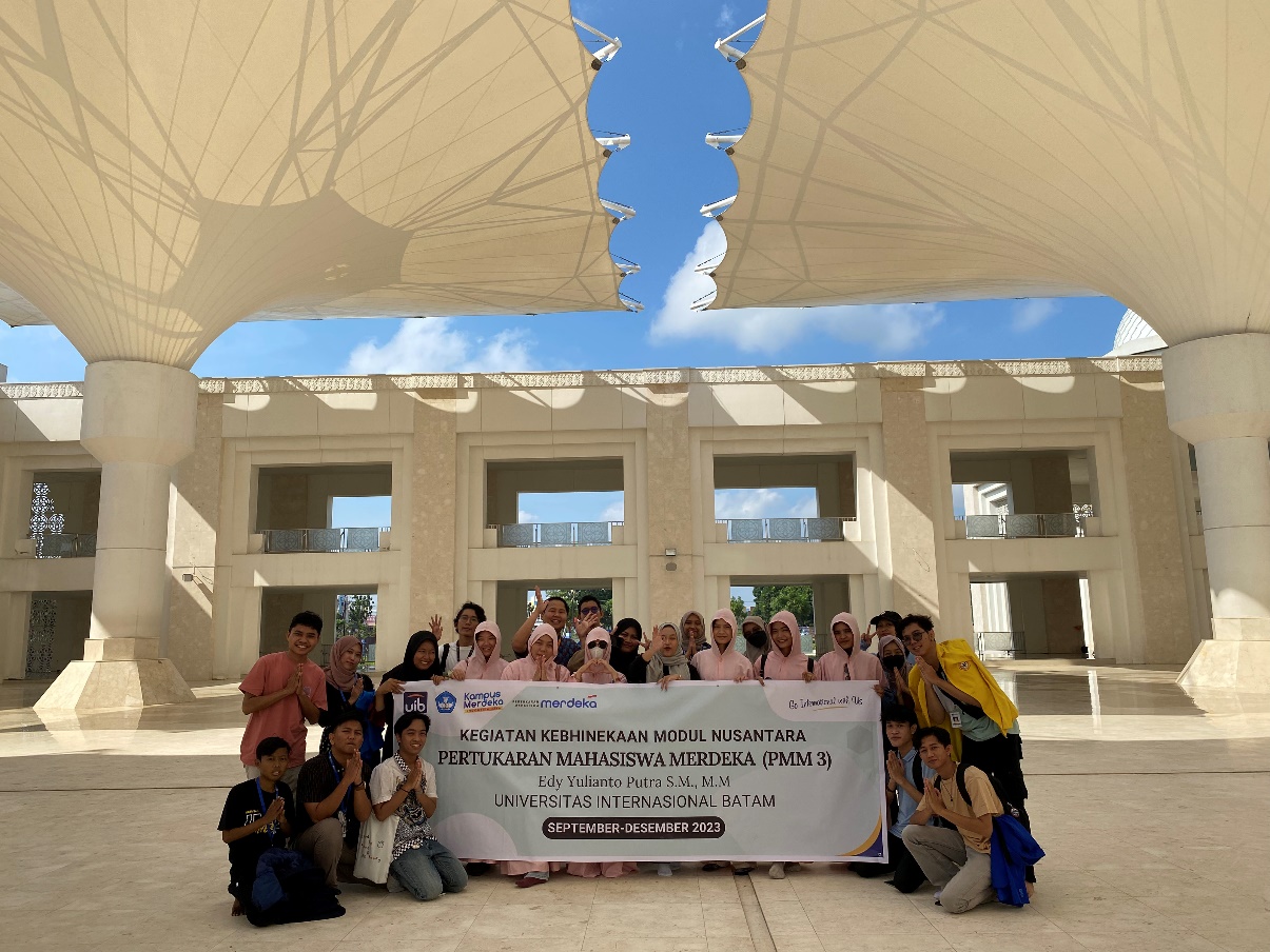 A group of people posing for a photo

Description automatically generated