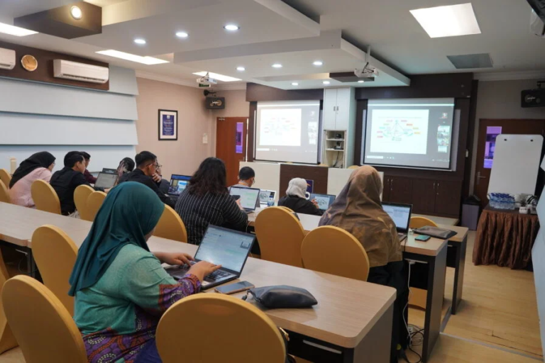 Lokakarya Penyusunan Bahan Ajar Hukum Bisnis dengan Metode Case-Based
