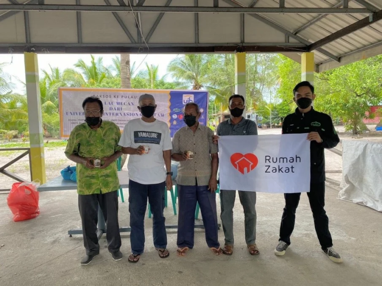 Penggalangan Dana Bekerja Sama dengan Rumah Zakat dan HMPS Serta UKM UIB Memberikan Sembako Kepada Masyarakat di Kota Batam Khususnya di Pulau yang Terdampak COVID 19