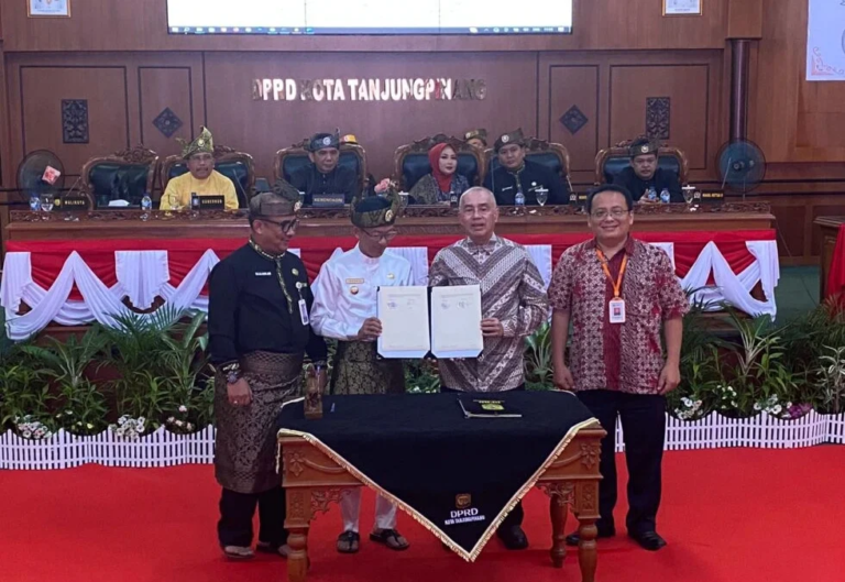 Penandatanganan Kerjasama antara DPRD Kota Tanjungpinang dan Universitas Internasional Batam