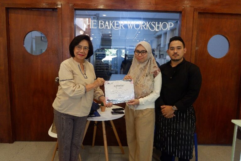 Kegiatan Kunjungan Industri  Baking Experience: Studi Layanan dan Produk Bisnis Bakery  M Bake Shop