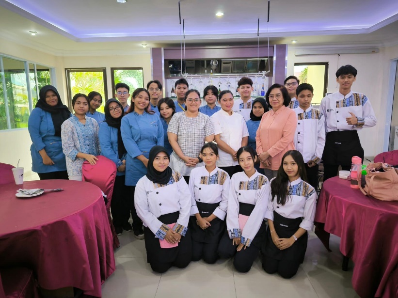 A group of people posing for a photo

Description automatically generated