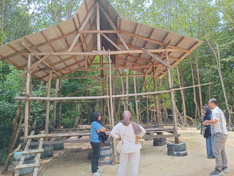 Mahasiswa Program Magister Manajemen Batch 23 Mengadakan Pengabdian Kepada Masyarakat di Desa Wisata Kampung Tua Bakau Serip, Kecamatan Nongsa Bersama CEO SocioPreneurID