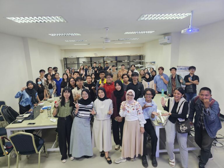 Mengasah Kreativitas Mahasiswa, Kuliah Tamu Arsitektur UIB Bahas Visual Communication dan Montage Design