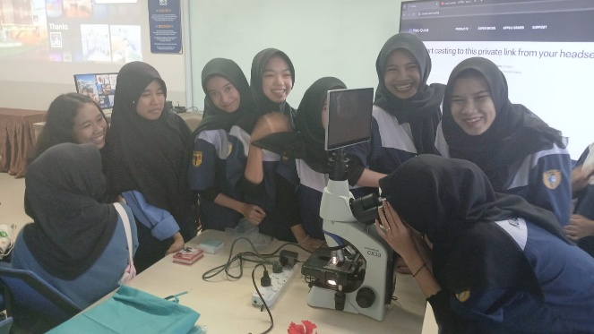 A group of women in a classroom

AI-generated content may be incorrect.