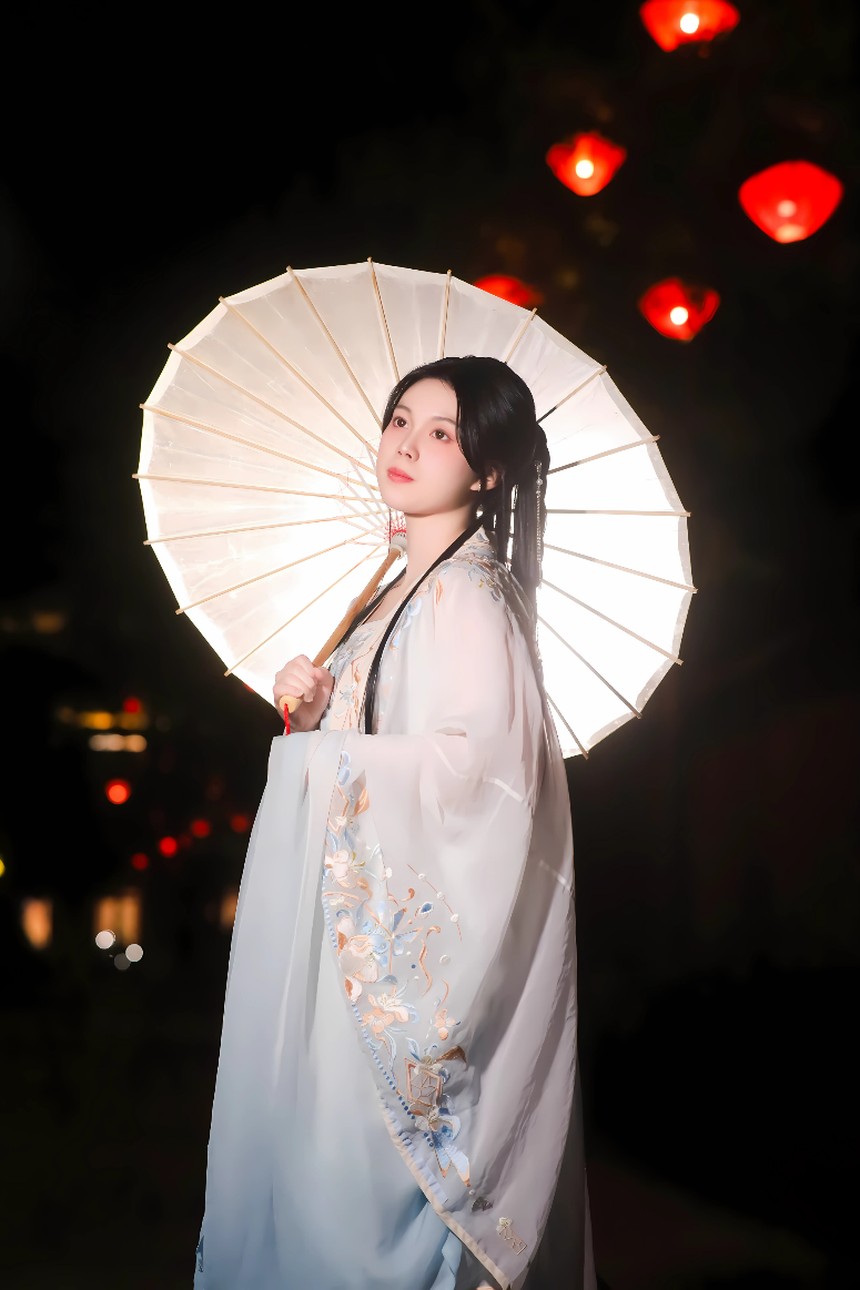 A person in a white dress holding a white umbrella

AI-generated content may be incorrect.