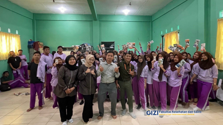 Sosialisasi Program Sarjana Gizi dan Biologi Universitas Internasional Batam di SMK Nurul Jadid Batam