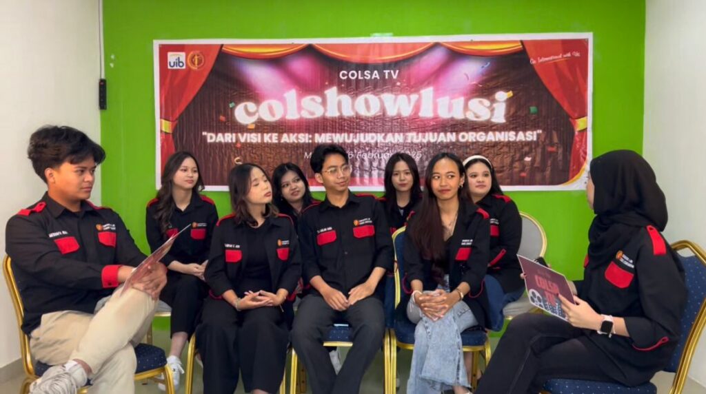 A group of people sitting in chairs AI-generated content may be incorrect.