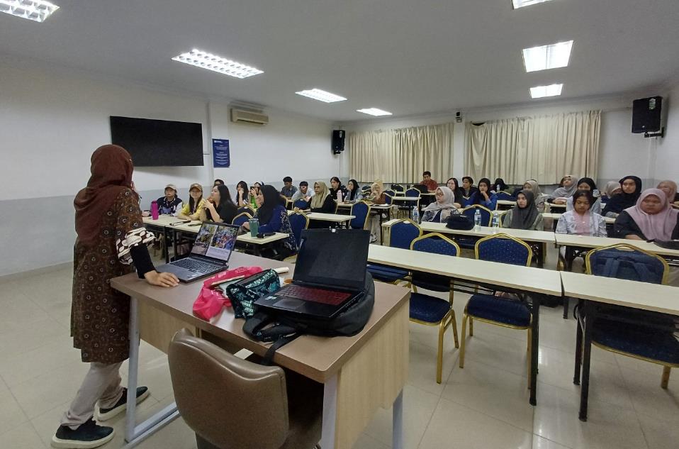 A group of people in a classroom AI-generated content may be incorrect.