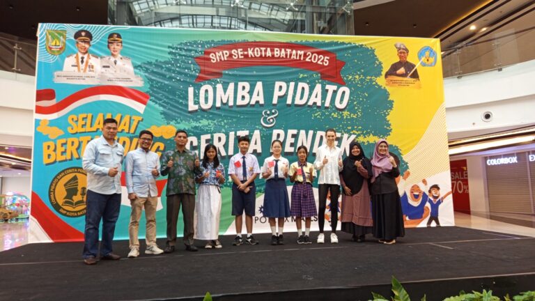 Peran Kaprodi Pendidikan Bahasa Inggris UIB sebagai Juri dalam Ajang Bahasa Inggris Tingkat SMP Kota Batam Tahun 2025