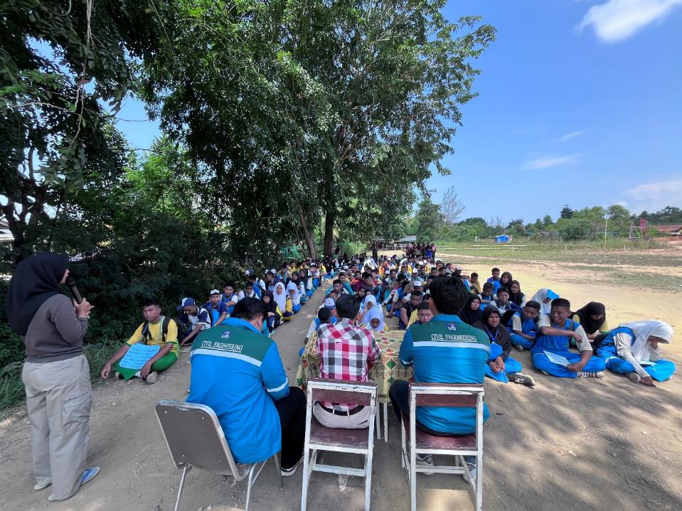 A group of people sitting on chairs outside

Description automatically generated