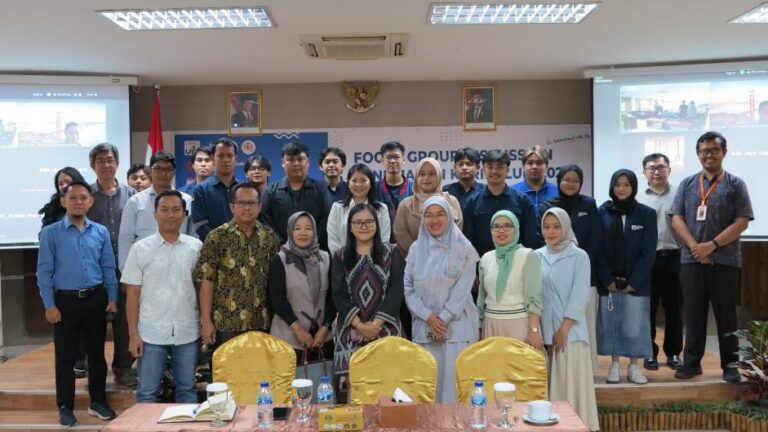 A group of people standing together Description automatically generated