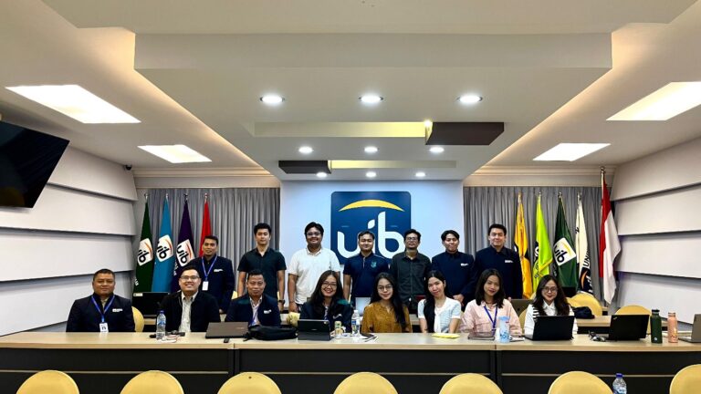 Mahasiswa Program Studi Magister Hukum Batch 24 Melaksanakan Seminar Hasil Penelitian sebagai Output Mata Kuliah Seminar Penelitian Hukum Kontemporer pada Semester Genap 2024-2025