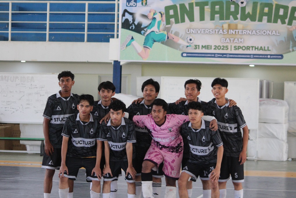 A group of men in uniform
AI-generated content may be incorrect.