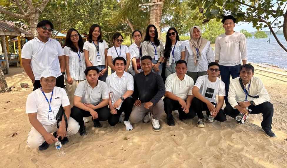 A group of people posing for a photo

Description automatically generated