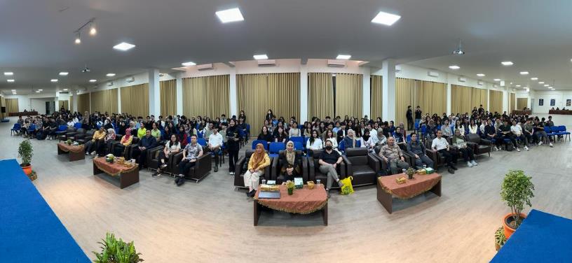 A group of people sitting in a room

AI-generated content may be incorrect.