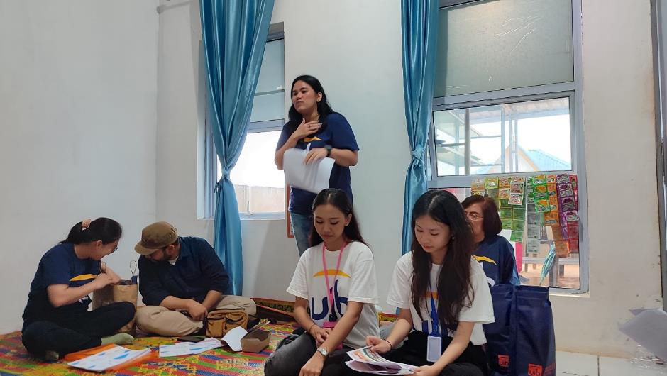 A group of people sitting on the floor AI-generated content may be incorrect.