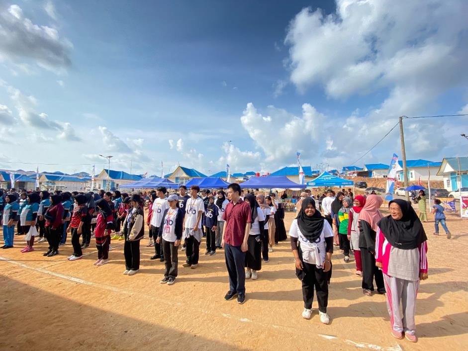 A group of people standing in a line AI-generated content may be incorrect.