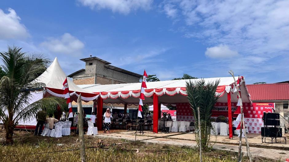 A tent with red and white curtains

Description automatically generated