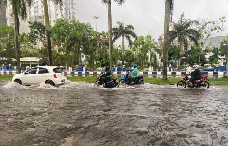 jalan di batam banjir