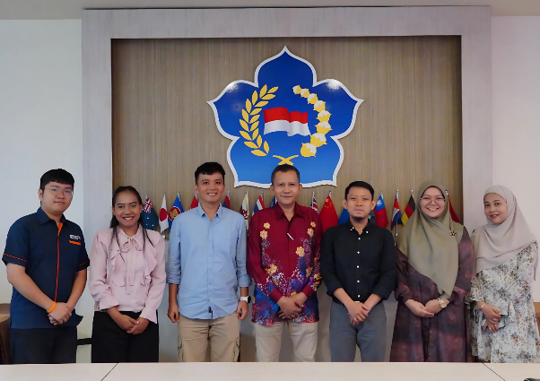 Strengthening International Ties UIB Welcomes UTHM Representative for Collaborative Learning Initiatives