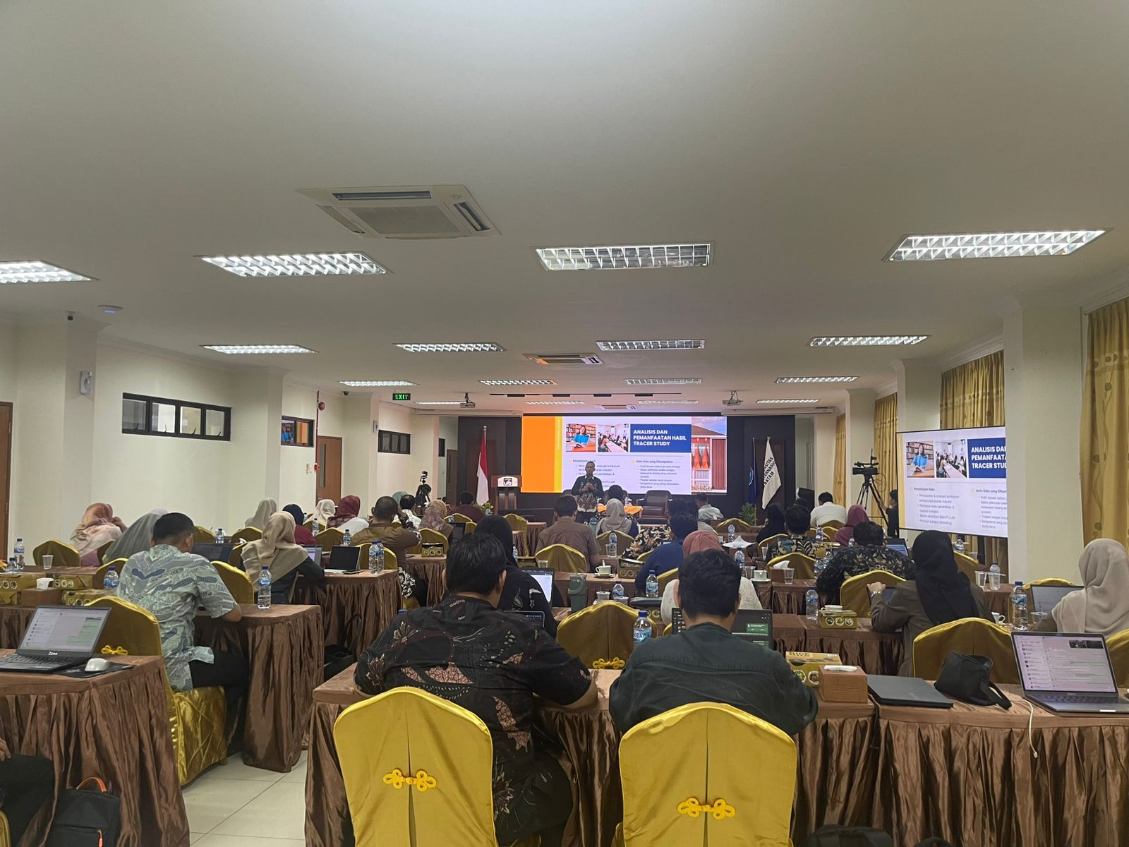 A group of people sitting in a room AI-generated content may be incorrect.