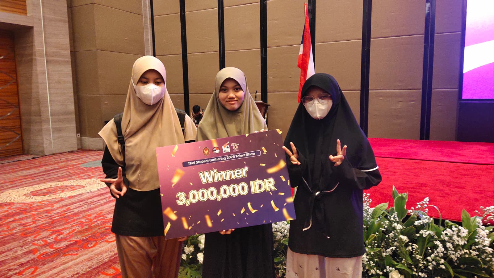 A group of women wearing face masks holding a sign

AI-generated content may be incorrect.
