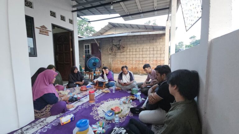 Diskusi PKM – Penelitian Prodi Arsitektur UIB dengan Habitat for Humanity Indonesia tentang Rencana Penerapan Desain Pendinginan Pasif pada Rumah Tinggal Terjangkau