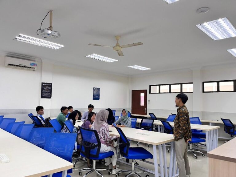 Beasiswa Bukan Hanya Anugerah, tapi Tanggung Jawab: Pertemuan Perdana Penerima Beasiswa Teknik Sipil UIB 2025