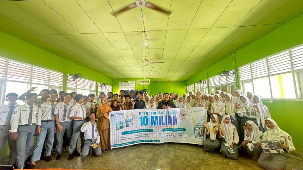 A group of people posing for a photo
Description automatically generated