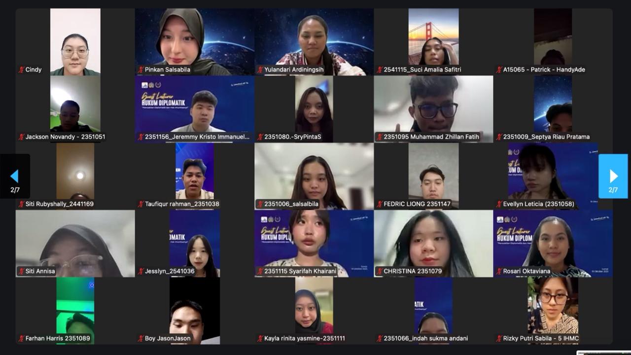 A screenshot of a video chat

Description automatically generated
