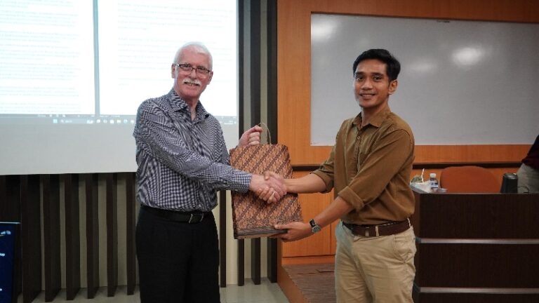 Meningkatkan Kompetensi Penerjemahan Mahasiswa: PBI UIB Gelar Workshop “Translator in the Age of AI”