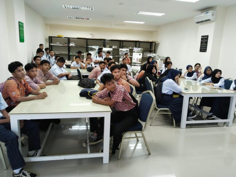 Program Sarjana Arsitektur UIB Ajak Siswa SMAN 4 Batam Mengenal Dunia Kampus dan Prodi Arsitektur Lebih Dekat melalui Kegiatan Open House