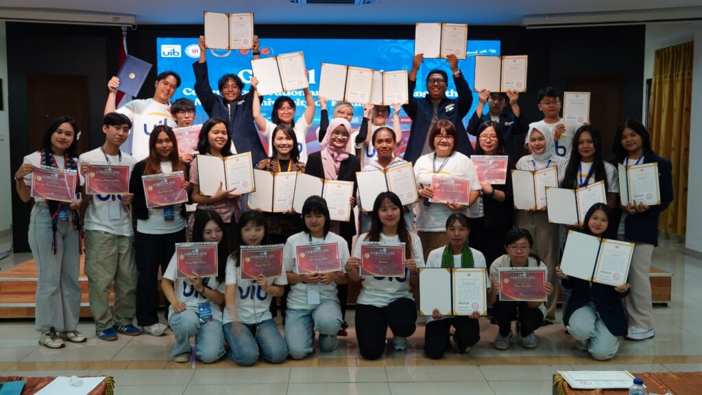 A group of people holding books AI-generated content may be incorrect.