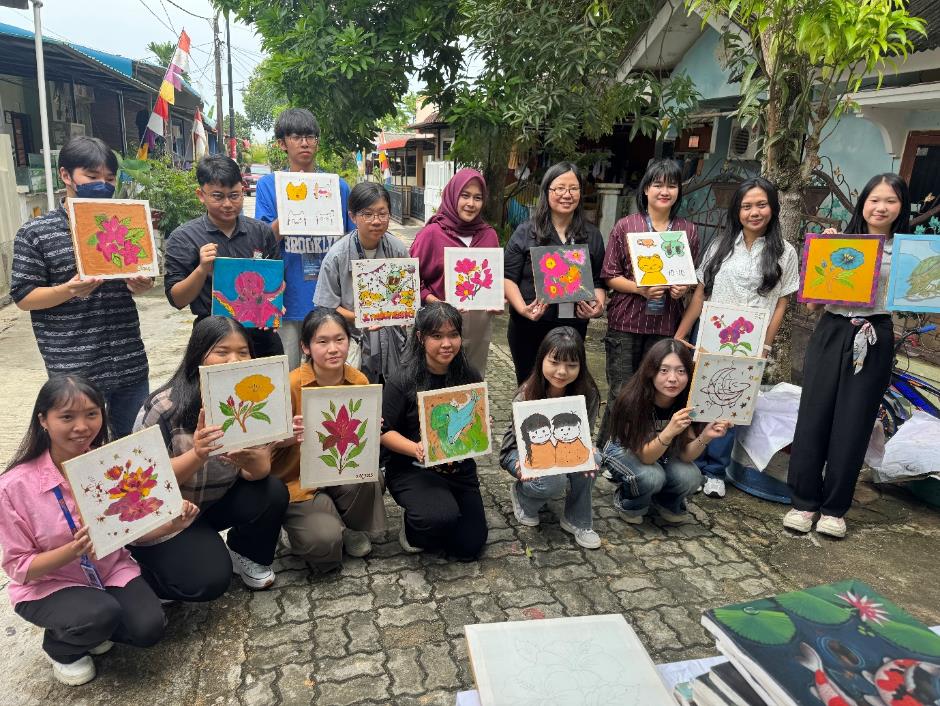 A group of people holding up paintings

AI-generated content may be incorrect.