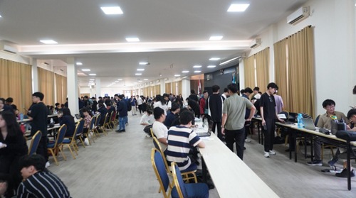 A group of people in a room AI-generated content may be incorrect.