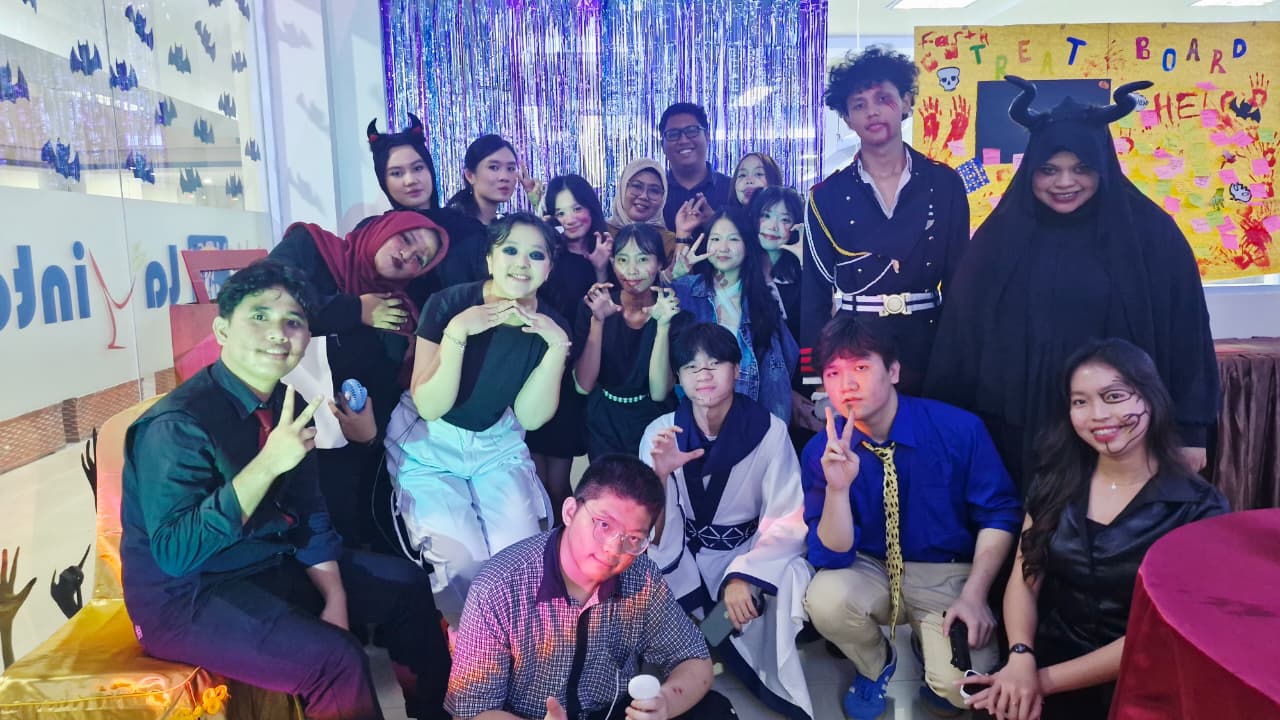 A group of people posing for a photo
AI-generated content may be incorrect.