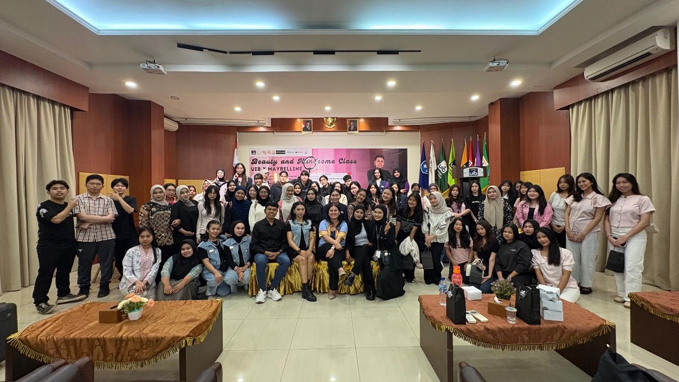 A group of people posing for a photo

AI-generated content may be incorrect.