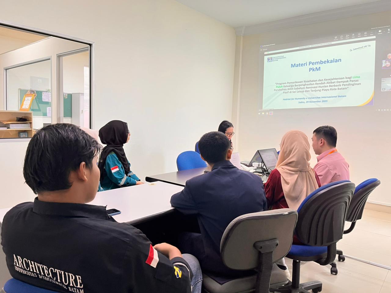 A group of people sitting at a table

AI-generated content may be incorrect.