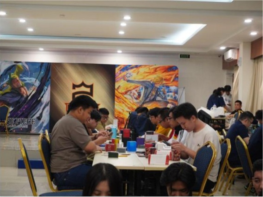 A group of people sitting at tables
AI-generated content may be incorrect.