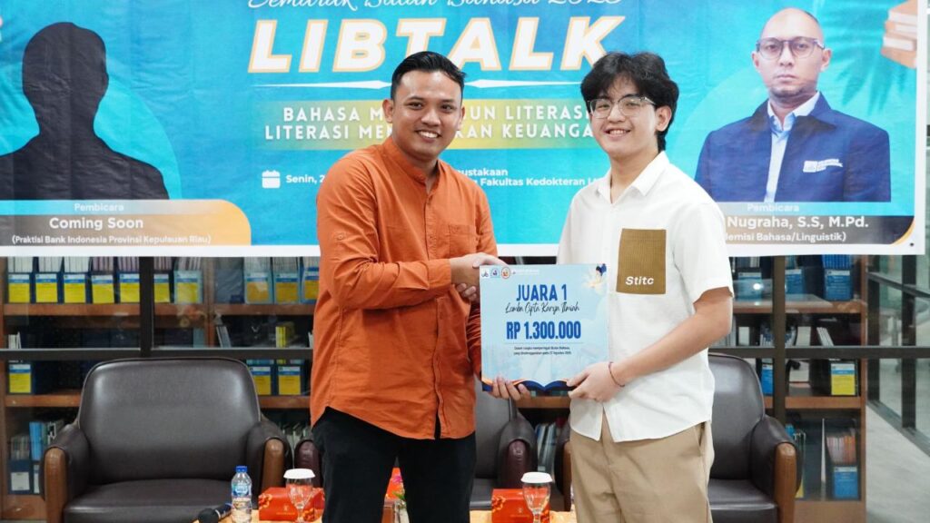 A person holding a sign and smiling Description automatically generated