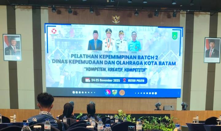 A table with a glass of water and a bottle of water on it

AI-generated content may be incorrect.