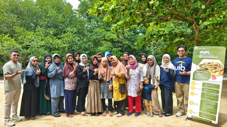 Sosialisasi dan Edukasi Pembuatan MOL di Kampung Tua Bakau Serip