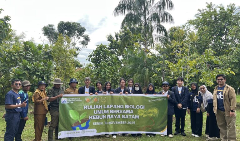 Mahasiswa Program Studi Biologi UIB Laksanakan Kuliah Lapangan di Kebun Raya Batam