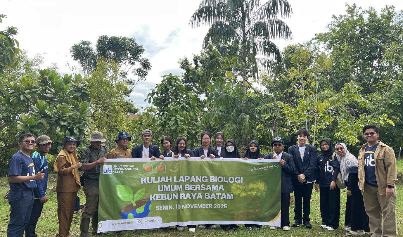 Mahasiswa Program Studi Biologi UIB Laksanakan Kuliah Lapangan di Kebun Raya Batam