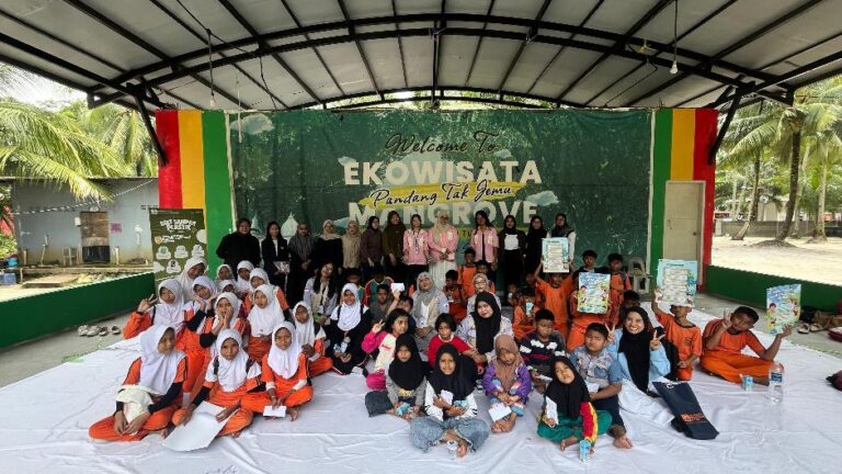 CTPS hingga Jajanan Sehat: Prodi Gizi UIB Dorong Kebiasaan Hidup Bersih dan Sehat pada Anak SD di Kampung Tua Bakau Serip