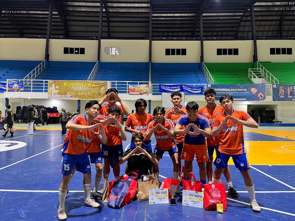 A group of people in sports uniforms

Description automatically generated