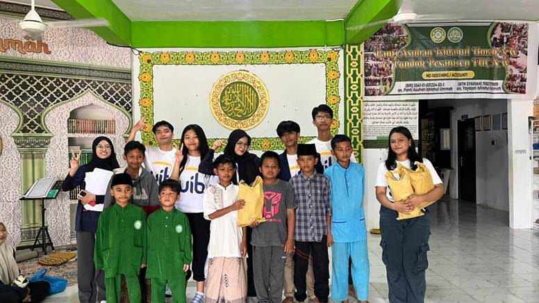 A group of people posing for a photo

AI-generated content may be incorrect.