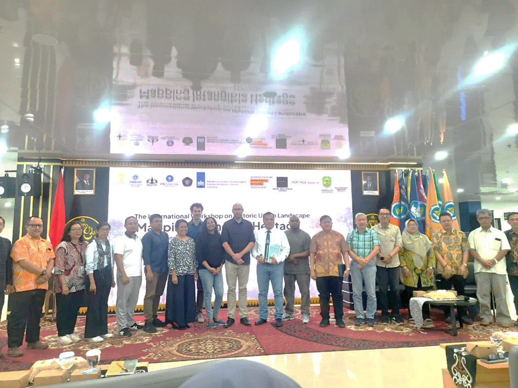 A group of people standing in a room AI-generated content may be incorrect.